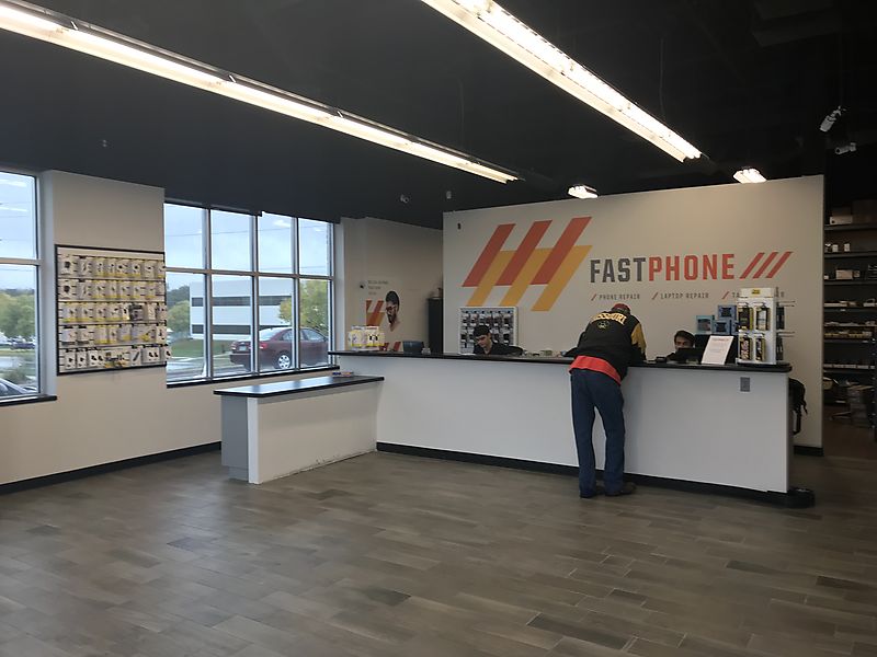 Fast Phone Repair North Rochester Lobby
